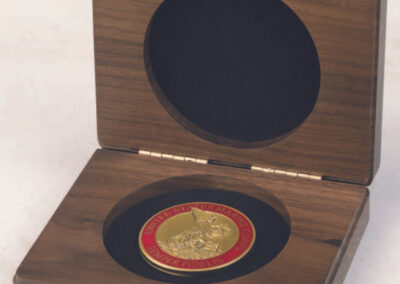 MEDALLION BOX W/HINGE